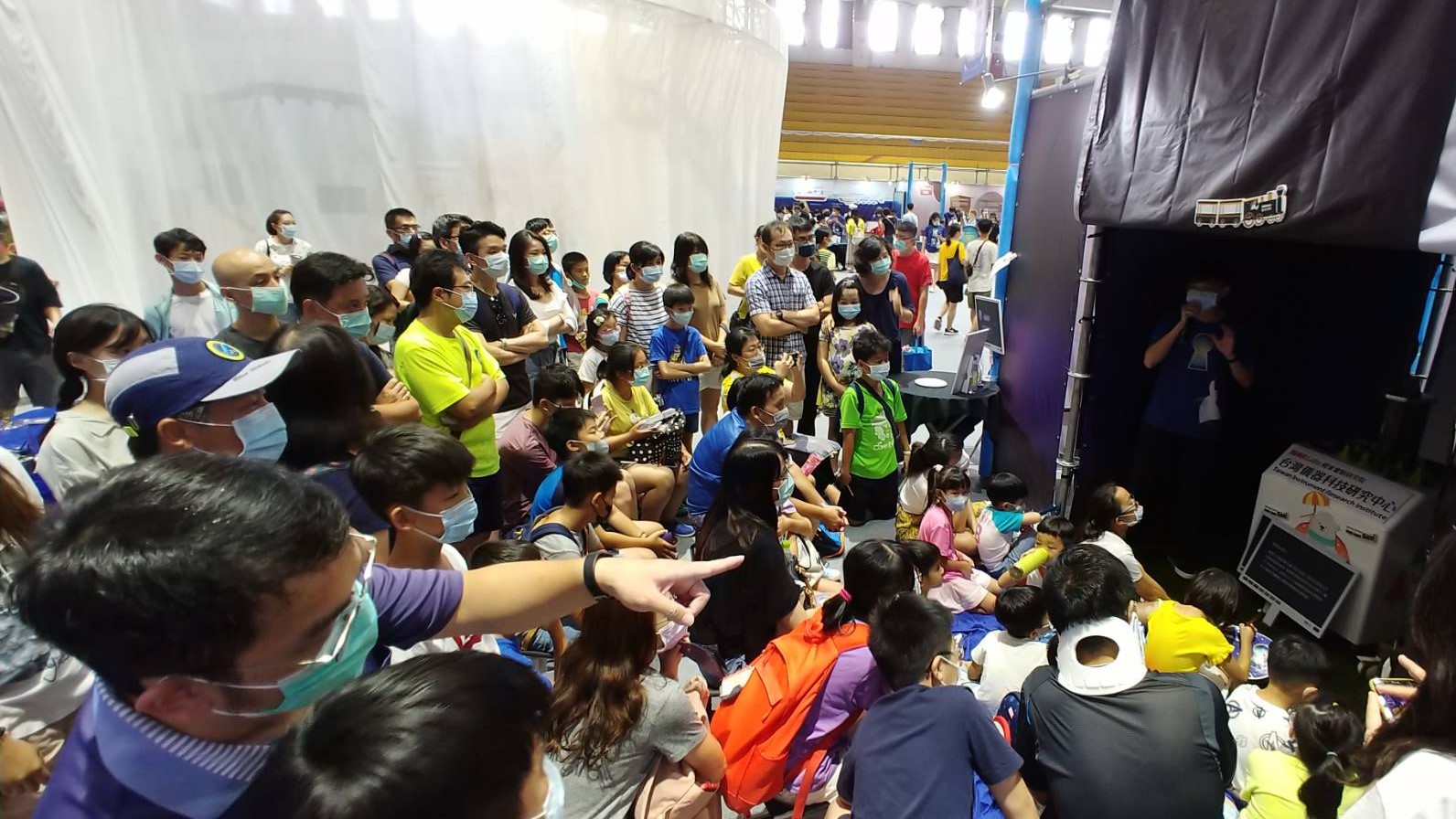 NARLabs and NCHU hold the Secret Base of Scientists exhibition; Taichung, Changhua, Nantou officials among attendees.
