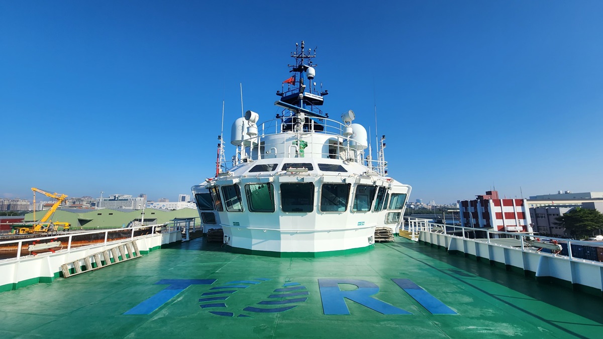 RV Legend’s deck