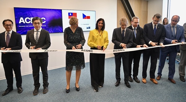 國研院與捷克網路安全中心合作成立之先進晶片設計研究中心於捷克揭牌