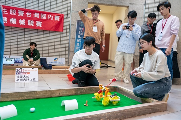 TIRI partners with the American Society of Mechanical Engineers (ASME) Taiwan Section to host the “NARLabs Smart Machinery Competition” for students. A team from National United University wins the championship.
