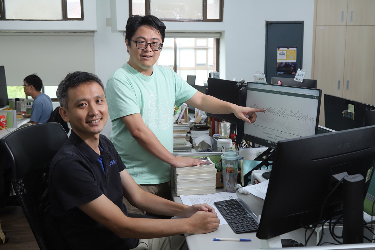 李宏毅與實驗室團隊在開發模型之外，更為自督導式學習模型寫下評鑑基準