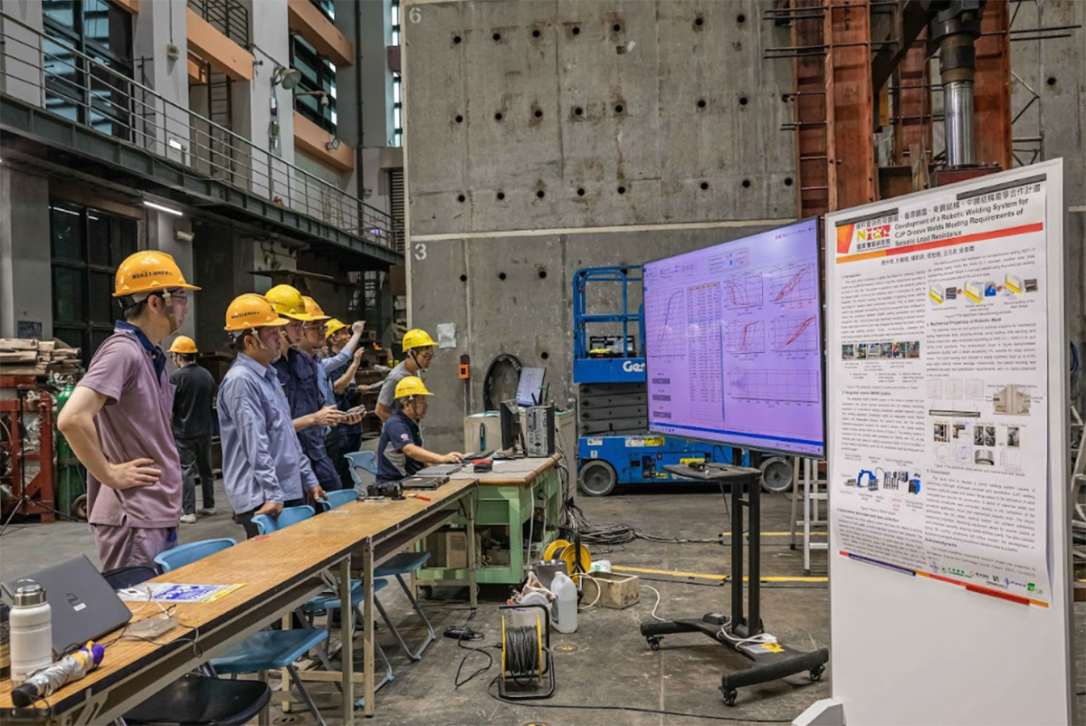 配合國震中心提供的反力牆與強力地板實驗系統，可收集各種結構實驗數據回饋給電腦